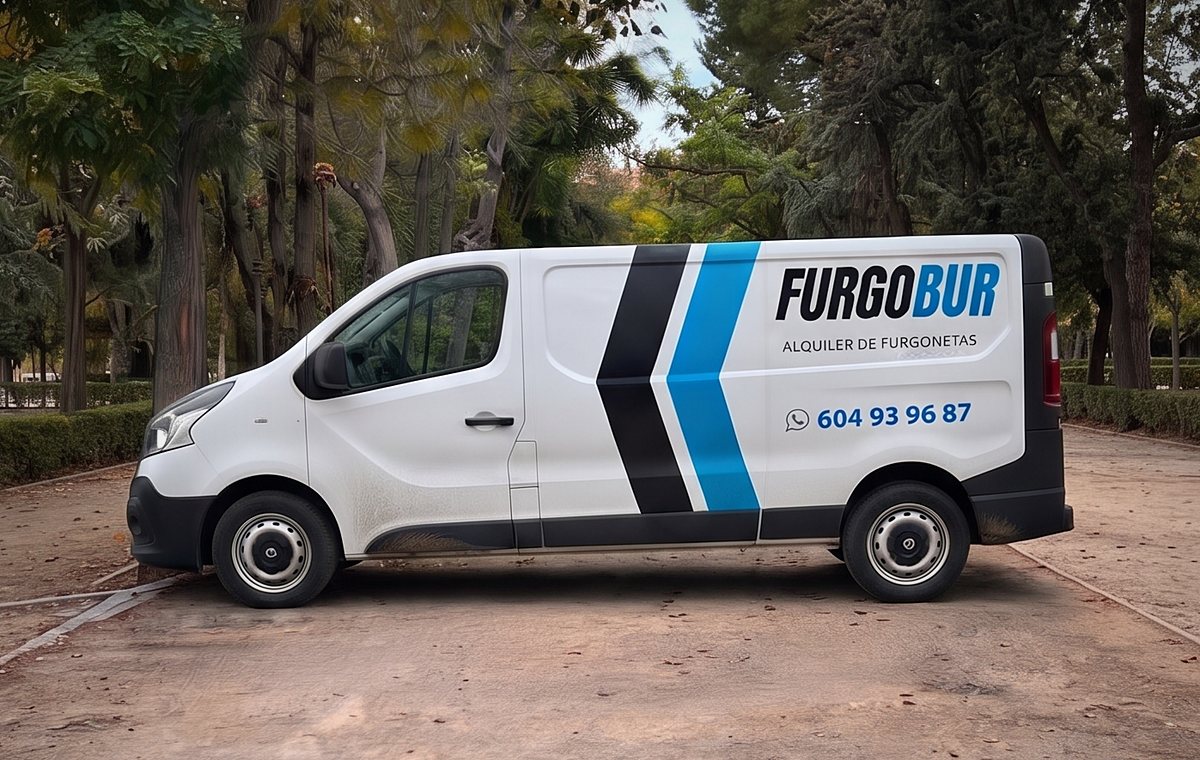 Furgoneta Mediana de alquiler en Burgos con rotulado FurgoBur